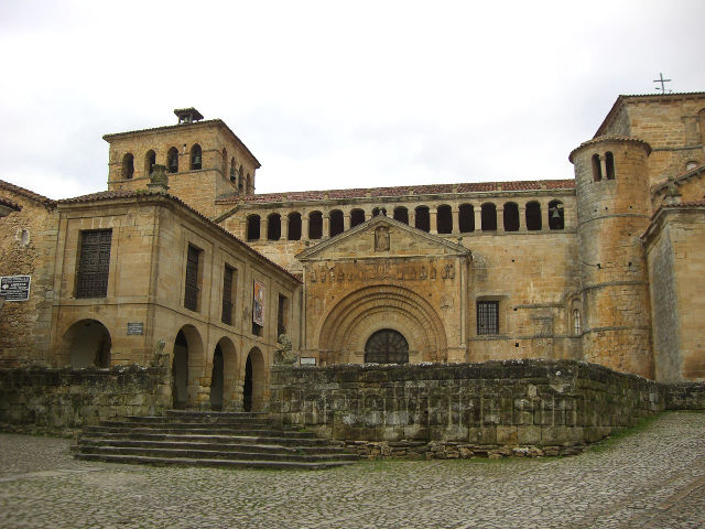 que ver en Santillana del Mar - Colegiata