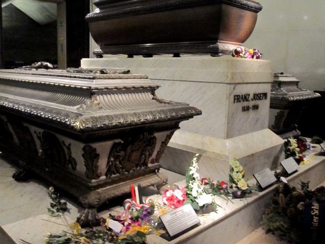 Viena - Cripta Imperial - Francisco Jose y Sissi